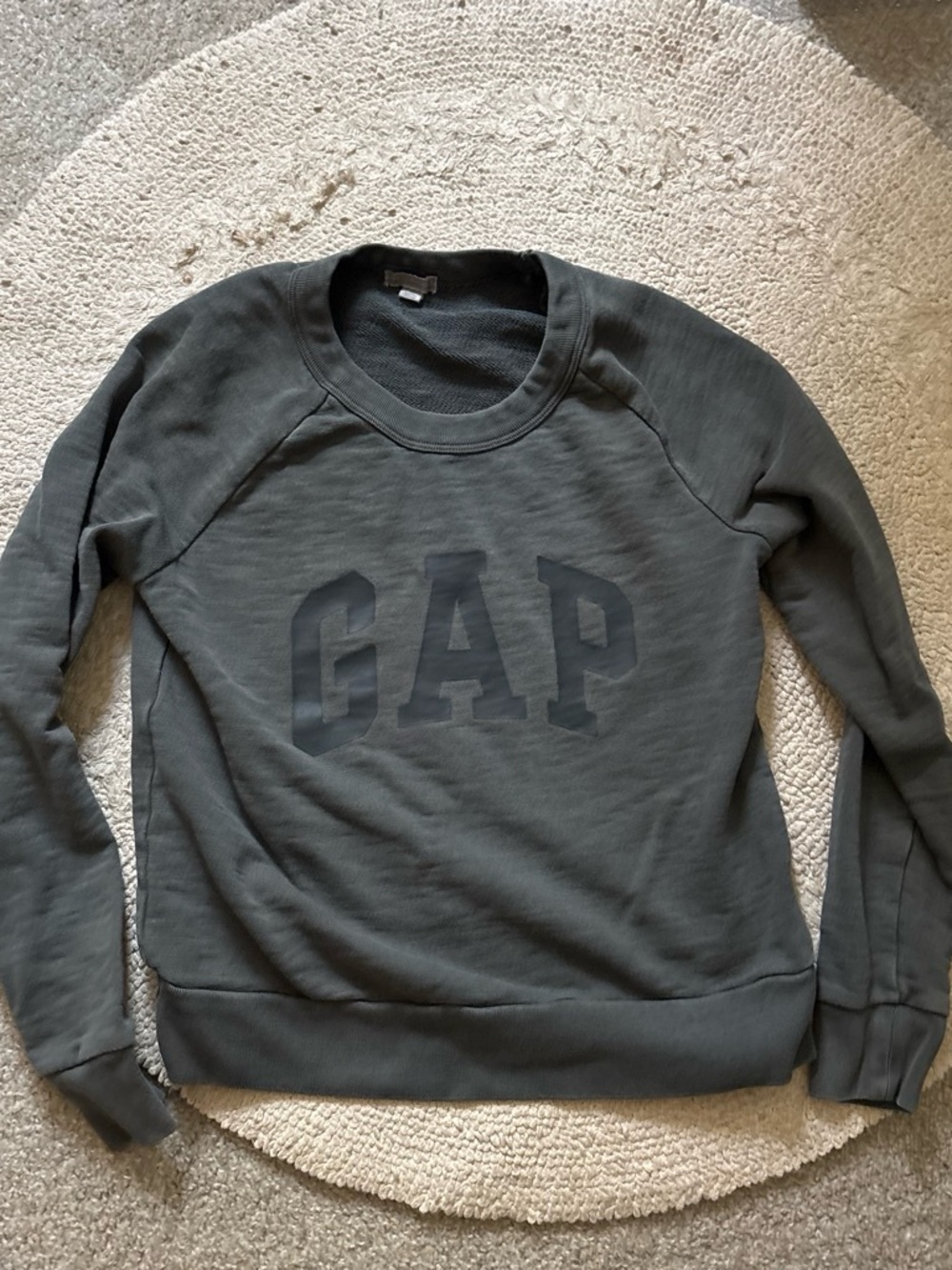 Gap crewneck sweatshirt